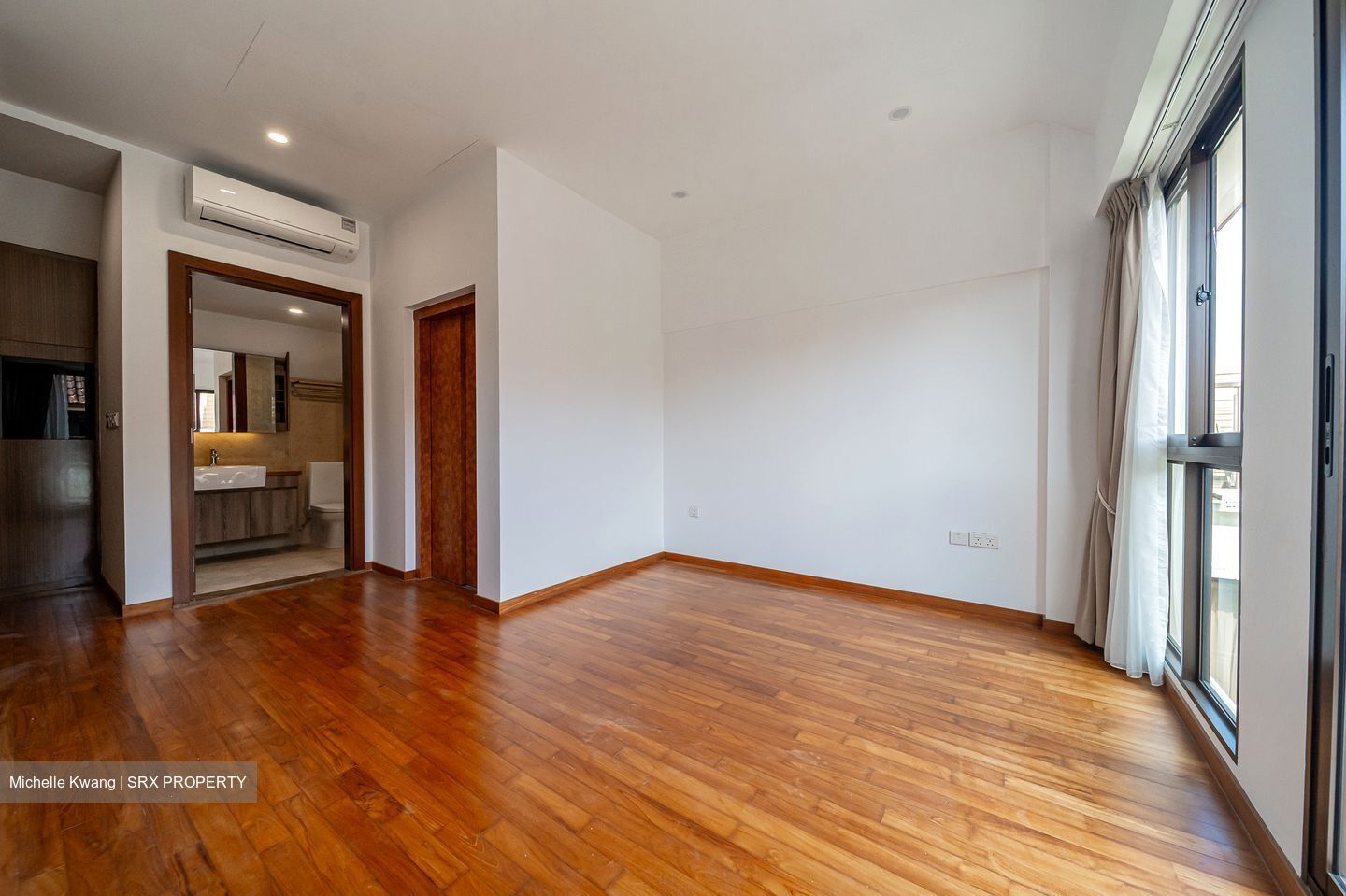 Holland Link (D10), Terrace #503034761